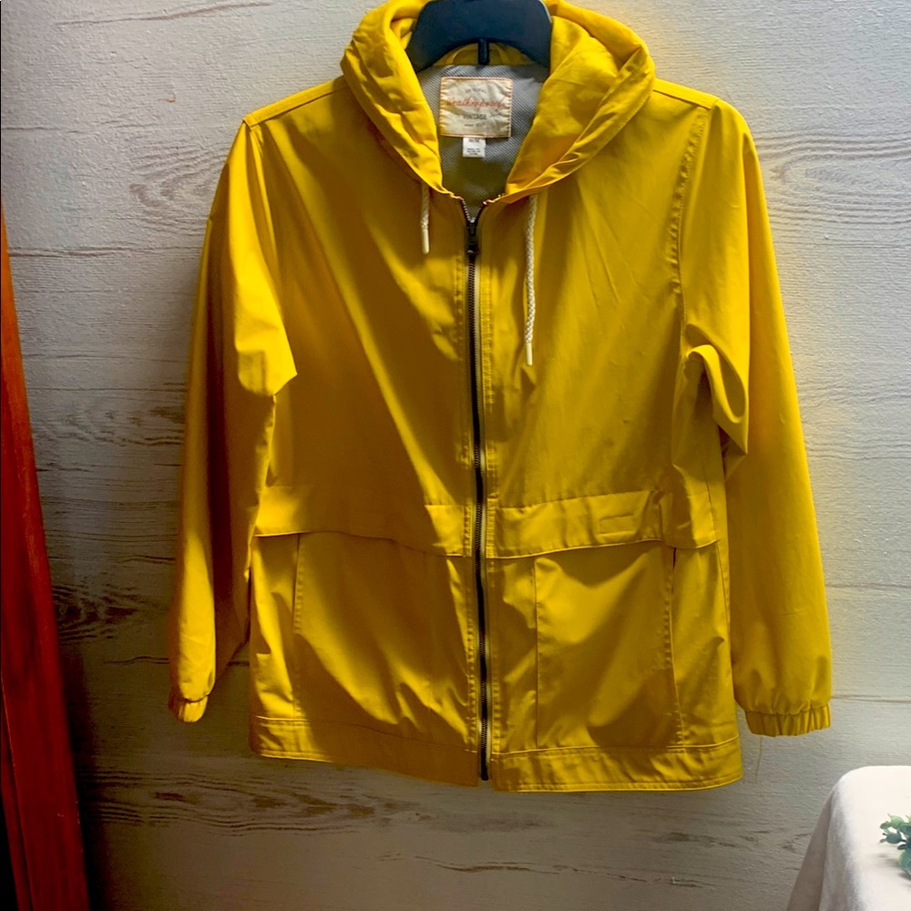 Weatherproof vintage. Yellow windbreaker jacket zip dual pockets hooded. Size M